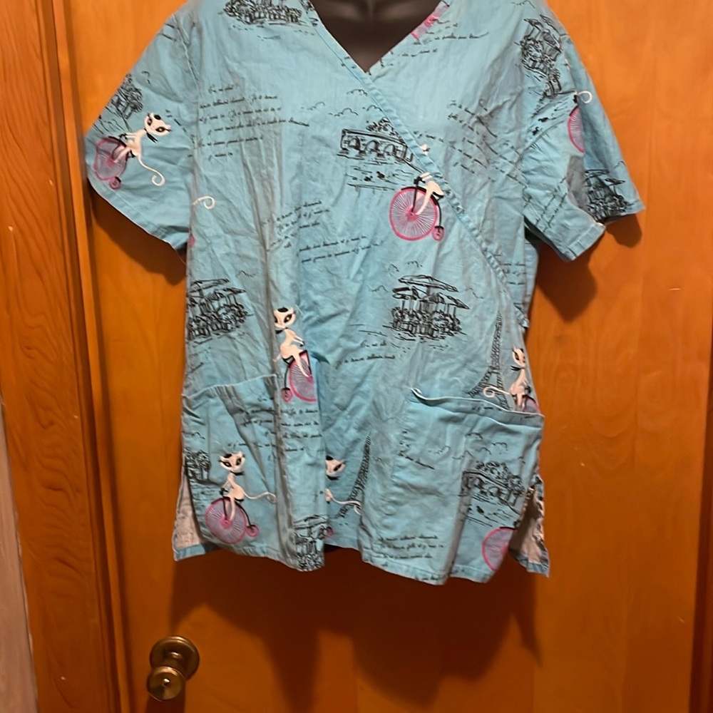 Scrub top Beautiful Paris /cat graphics. M2
